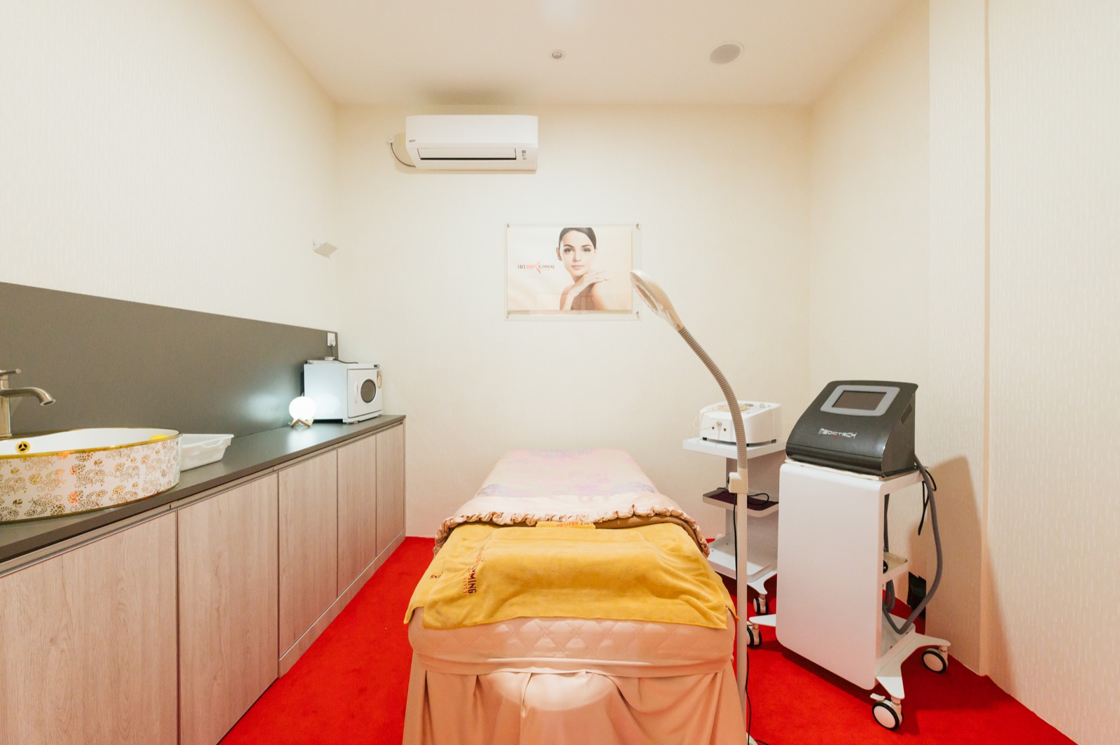 Intensive facial room at Face Body Slimming Specialist